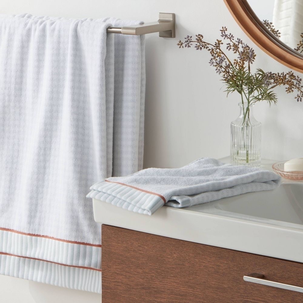 New Threshold Gingham Luxury Bath Towel Set 2 Pc XL Traditional Gingham Plaid